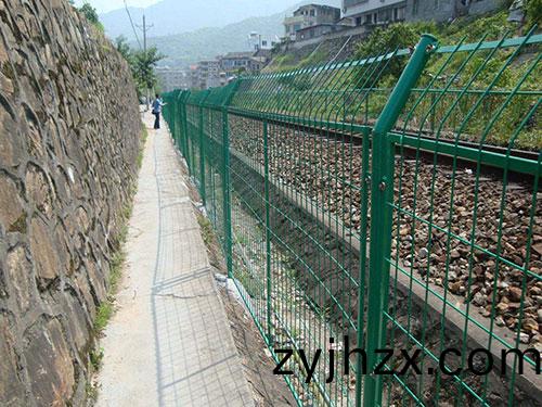 邊(bian)框(kuang)護(hu)欄(lan)網(wang)